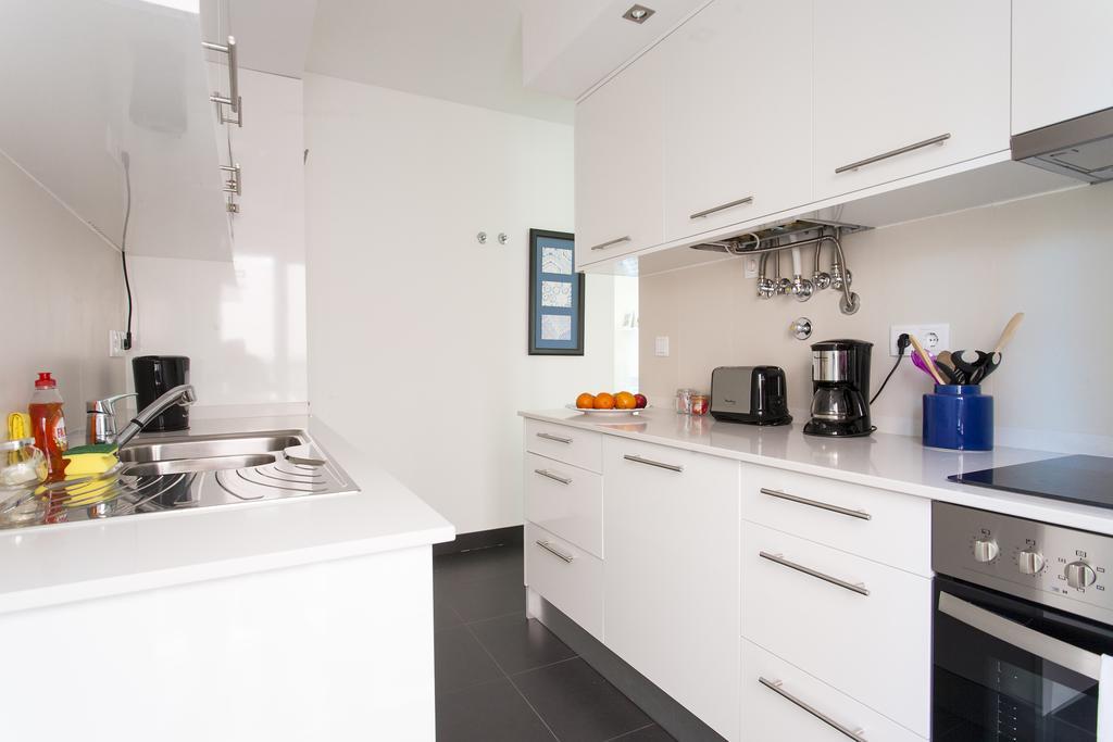 Joivy Joyful 2Br Apt With Terrace Nearby Sao Bento Palace Lisboa Habitación foto