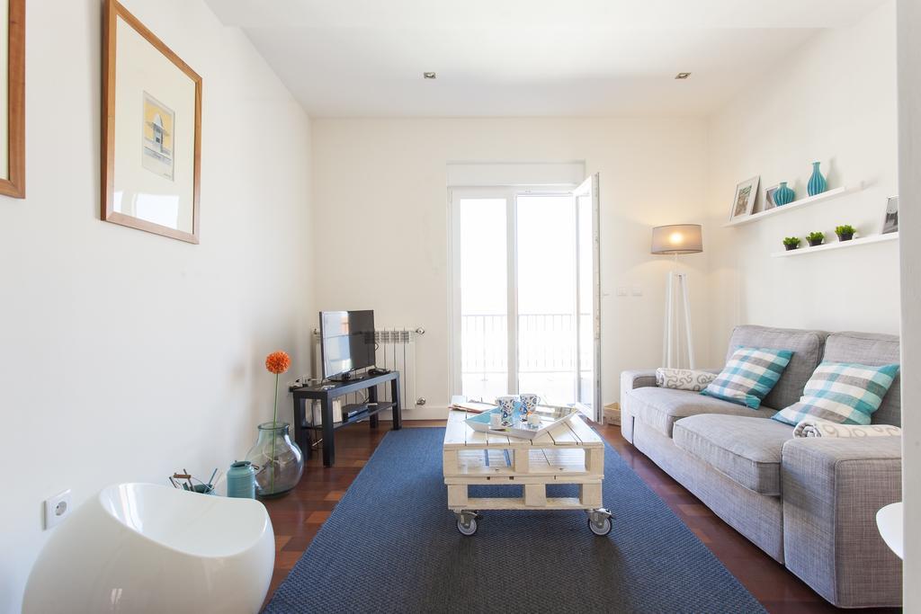 Joivy Joyful 2Br Apt With Terrace Nearby Sao Bento Palace Lisboa Habitación foto