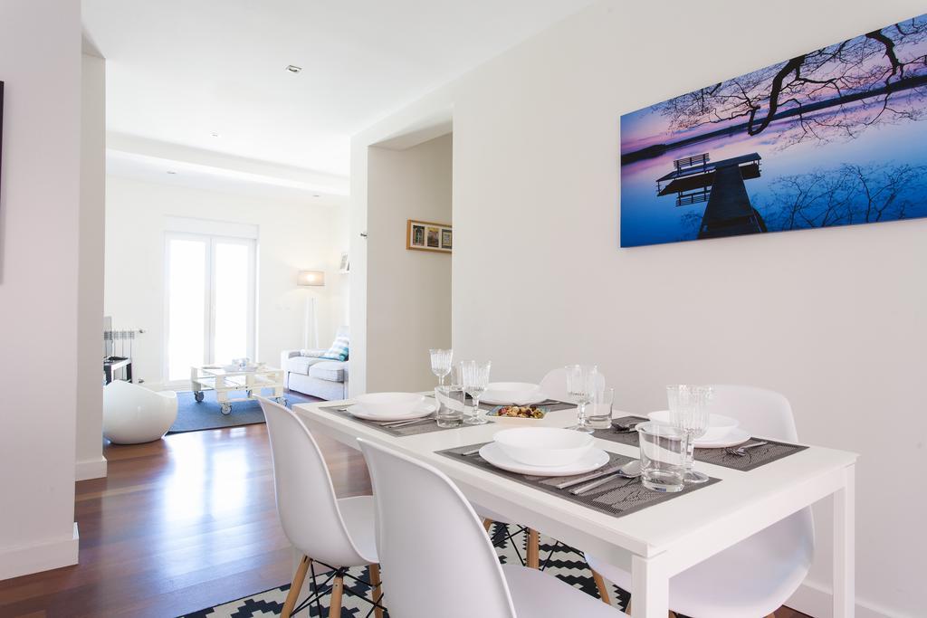 Joivy Joyful 2Br Apt With Terrace Nearby Sao Bento Palace Lisboa Habitación foto