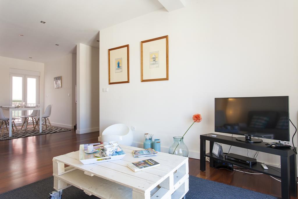 Joivy Joyful 2Br Apt With Terrace Nearby Sao Bento Palace Lisboa Habitación foto