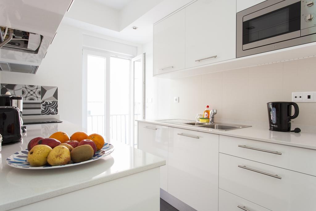 Joivy Joyful 2Br Apt With Terrace Nearby Sao Bento Palace Lisboa Habitación foto