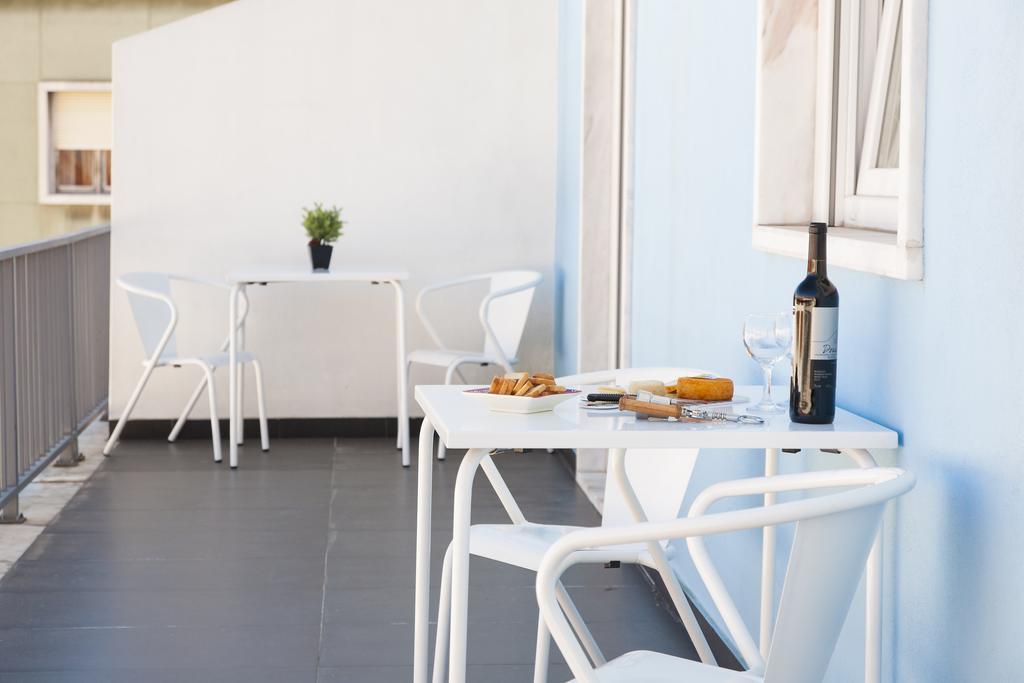 Joivy Joyful 2Br Apt With Terrace Nearby Sao Bento Palace Lisboa Habitación foto